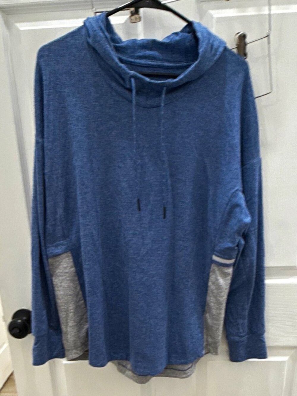 Tangerine Serene Women’s XL Pullover Hoodie Blue/Gray Colorblock Knit Drawstring